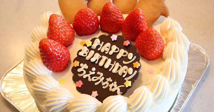 バースデーケーキのメッセージプレートに仕込む誕生日サプライズ Happy Birthday Project