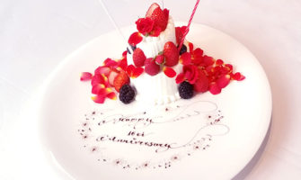 二段重ねアニバーサリーケーキが素敵 葉山庵tokyoで結婚記念日のお祝い Happy Birthday Project