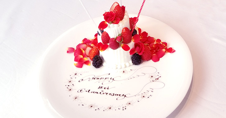 二段重ねアニバーサリーケーキが素敵 葉山庵tokyoで結婚記念日のお祝い Happy Birthday Project